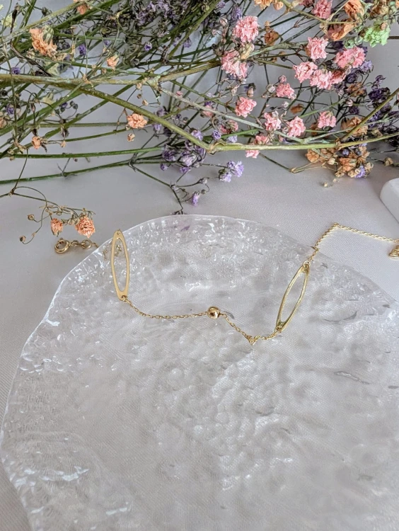 Złota błyszcząca bransoletka z kuleczkami i elipsami. Splot ankier, długość 17-19 cm, średnica 4,8 mm. Zapięcie sprężynowe Federing. Elegancka złota biżuteria.